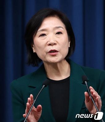 본문 이미지 - 오영주 중소벤처기업부 장관 후보자가 4일 용산 대통령실 청사 브리핑룸에서 임명 소감을 밝히고 있다. 2023.12.4/뉴스1 ⓒ News1 오대일 기자