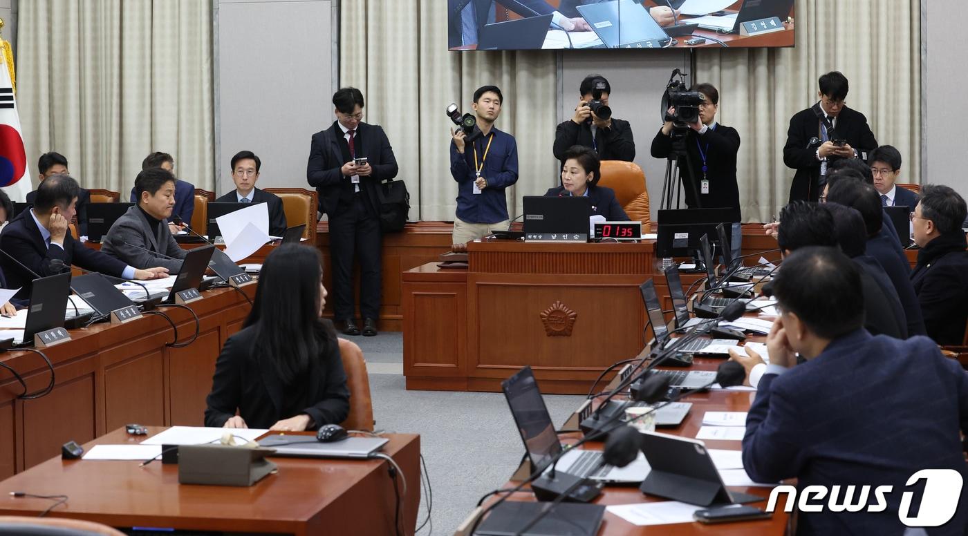 본문 이미지 - 국회 정치개혁특별위원회 전체회의. 뉴스1 ⓒ News1 송원영 기자