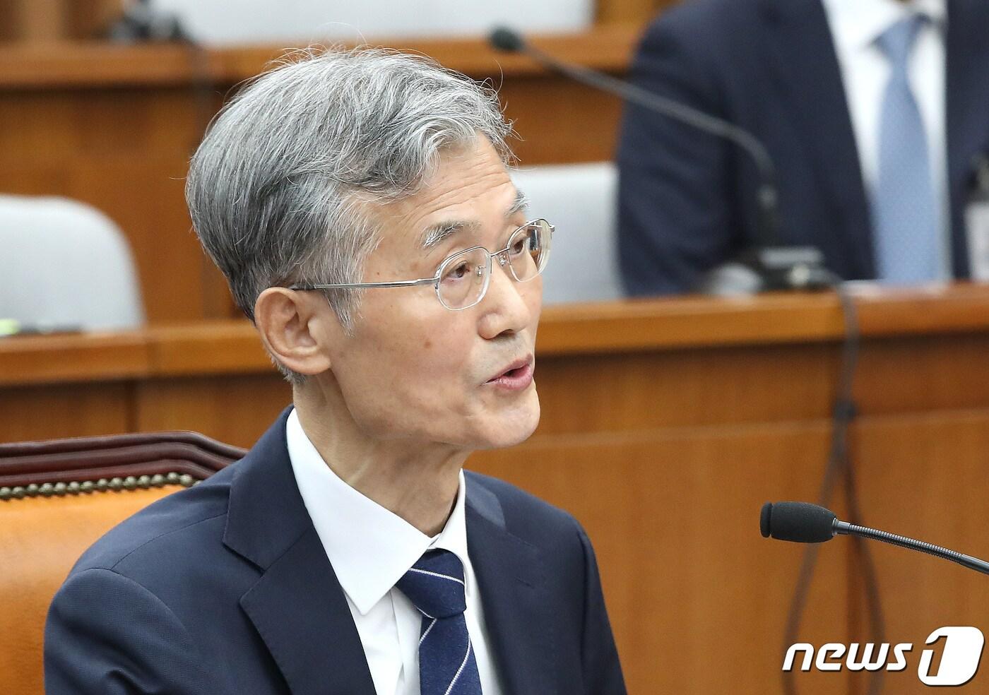 본문 이미지 - 조희대 대법원장 후보자가 5일 오전 서울 여의도 국회에서 열린 인사청문회에서 의원들의 질의에 답하고 있다. 2023.12.5/뉴스1 ⓒ News1 임세영 기자