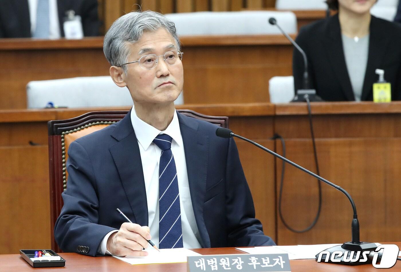 본문 이미지 - 조희대 대법원장 후보자가 5일 오전 서울 여의도 국회에서 열린 인사청문회에서 의원들의 질의에 답하고 있다. 2023.12.5/뉴스1 ⓒ News1 임세영 기자