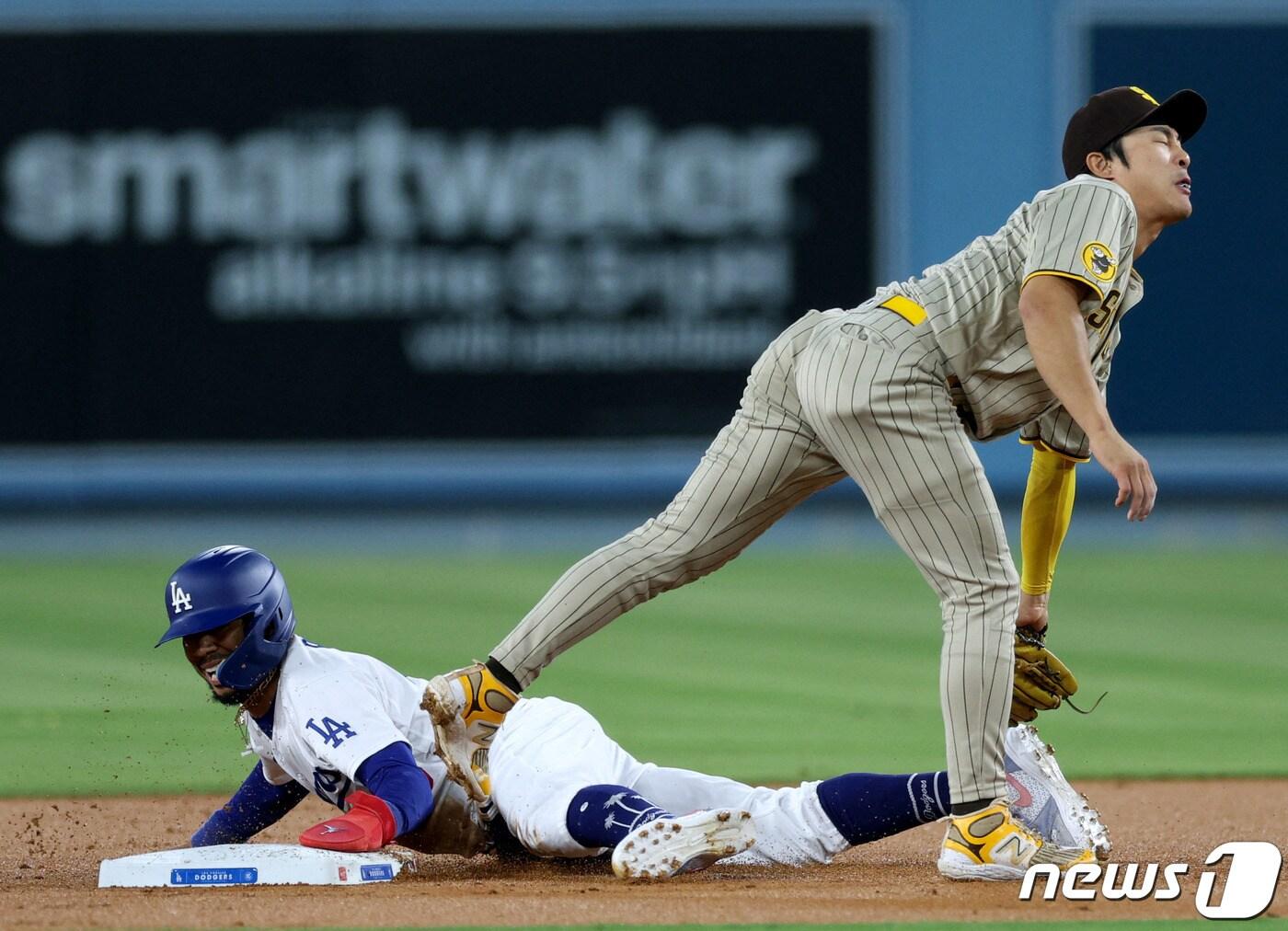 본문 이미지 - 김하성(오른쪽)과 무키 베츠. ⓒ AFP=뉴스1