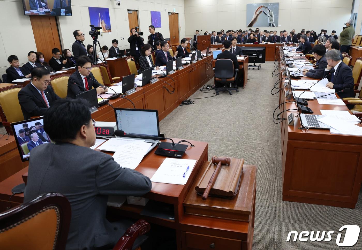 본문 이미지 - 5일 서울 여의도 국회에서 과학기술정보방송통신위원회 전체회의가 열리고 있다. 2023.12.5/뉴스1 ⓒ News1 송원영 기자