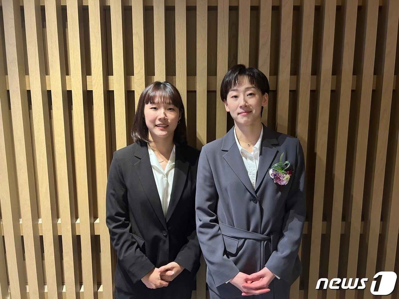 본문 이미지 -  5일 서울 중구 앰배서더 풀만 서울 호텔 그랜드볼룸에서 열린 MBN 여성스포츠대상 시상식에서 만난 배드민턴 여자복식 이소희-백하나(왼쪽). ⓒ News1 문대현 기자