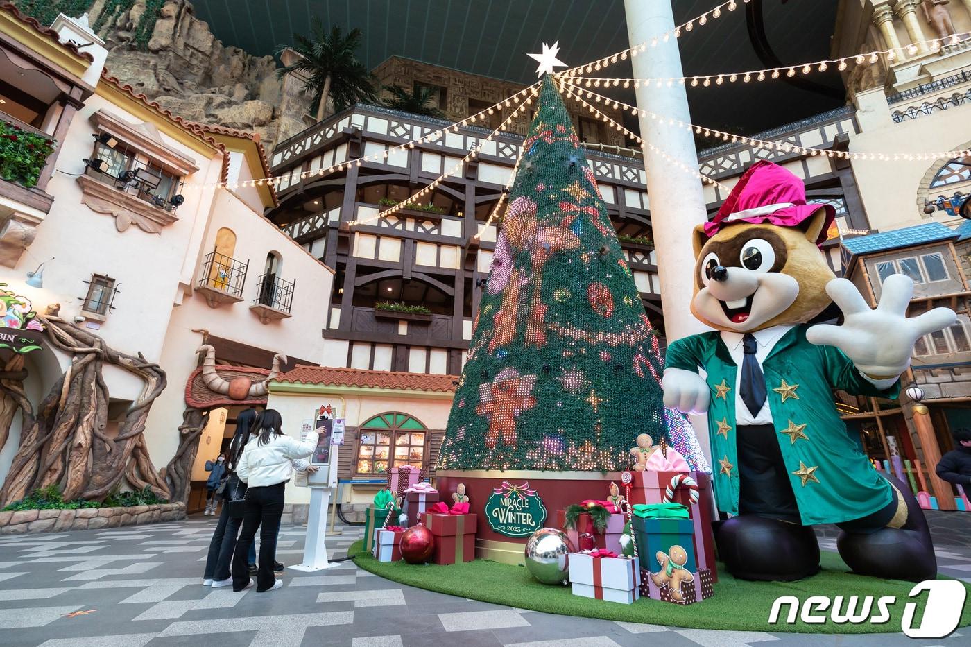 본문 이미지 - 롯데월드 어드벤처에 들어선 미라클트리(롯데월드 제공)