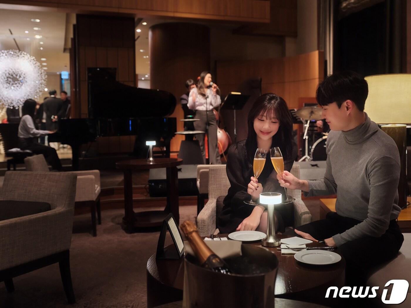 본문 이미지 - 시크 셀러브레이션 라이브 콘서트(호텔신라 제공)