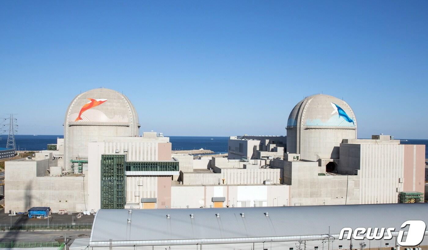 본문 이미지 - 사진 왼쪽부터 신한울1, 2호기 (한수원 제공)