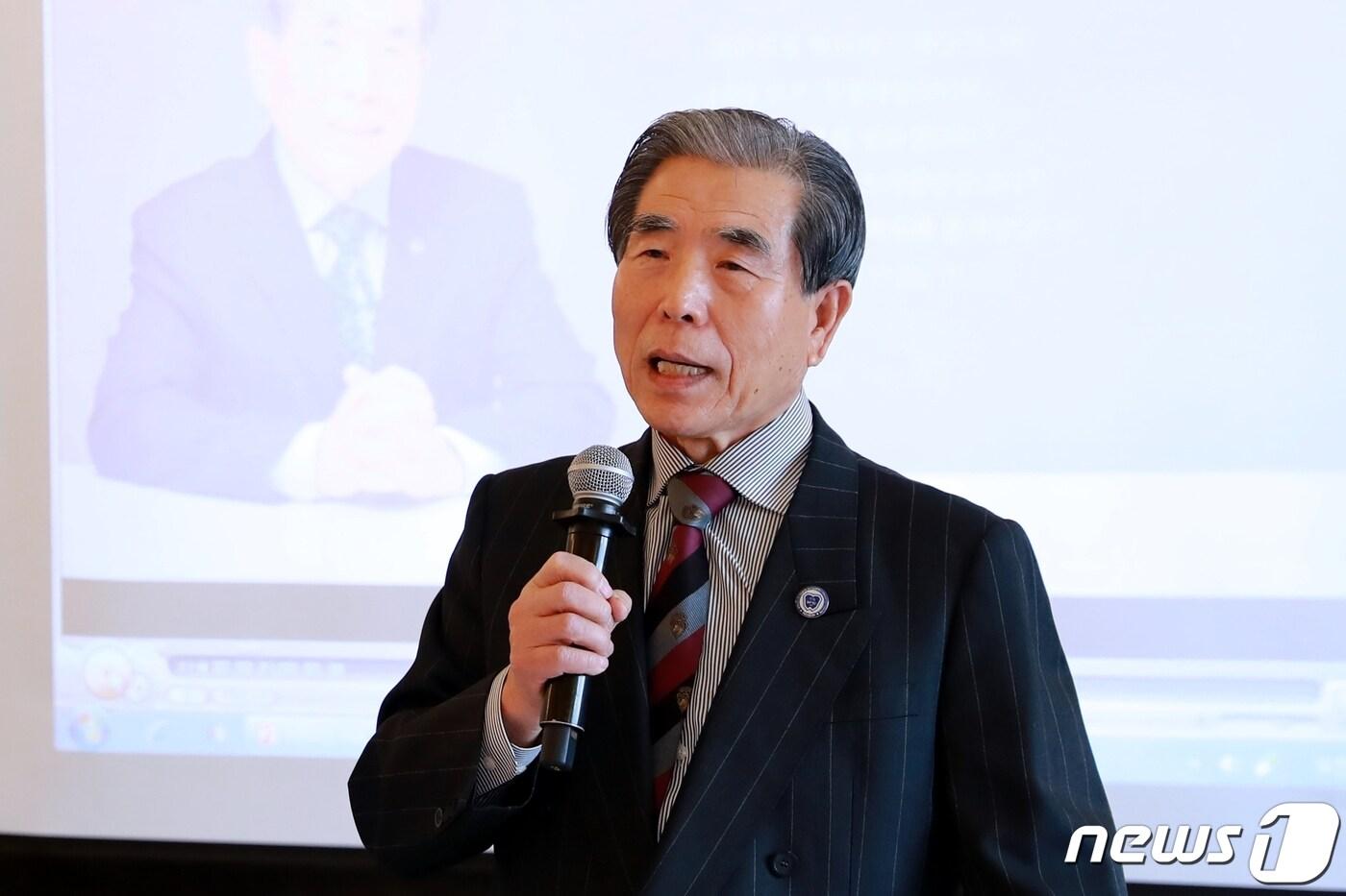 본문 이미지 - 강국창 인천 동국성신(주) 회장. (태백시 제공) 2023.12.6/뉴스1