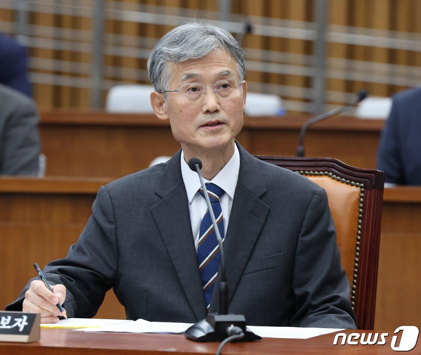 본문 이미지 - 조희대 대법원장 후보자가 6일 서울 여의도 국회에서 열린 인사청문회에서 의원들의 질의에 답변하고 있다. 2023.12.6/뉴스1 ⓒ News1 송원영 기자