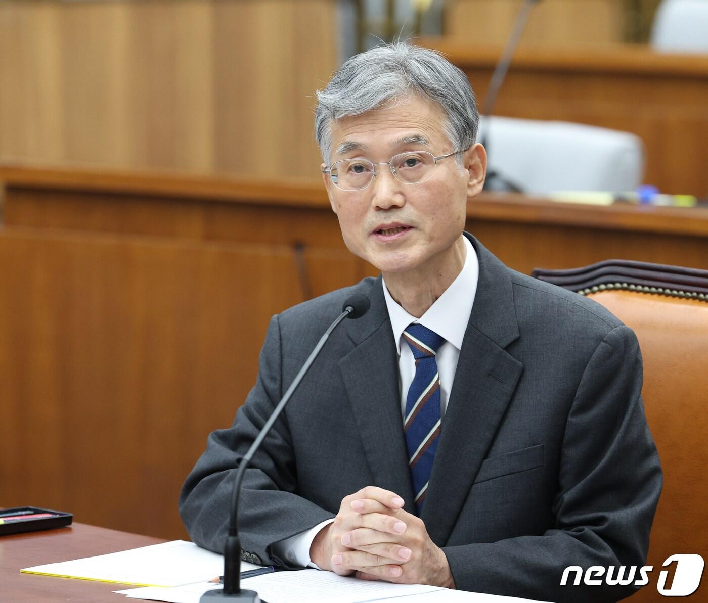 본문 이미지 - 조희대 대법원장 후보자가 6일 서울 여의도 국회에서 열린 인사청문회에서 의원들의 질의에 답변하고 있다. 2023.12.6/뉴스1 ⓒ News1 송원영 기자