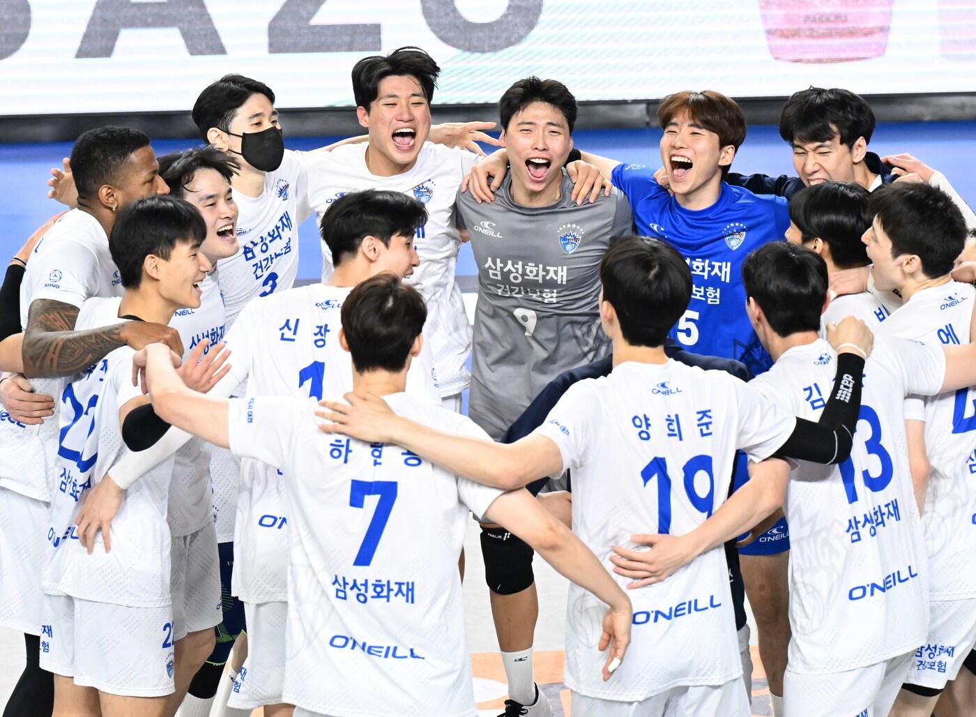 본문 이미지 - 5세트 전승을 기록 중인 남자 프로배구 삼성화재(한국배구연맹 제공)