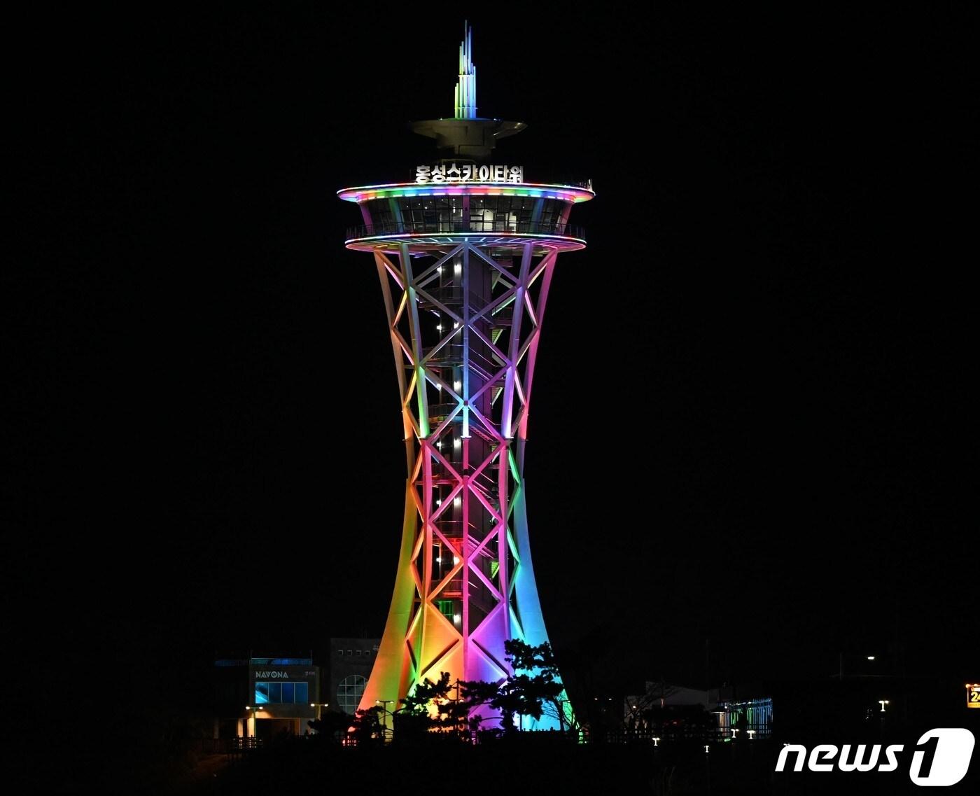 본문 이미지 - 홍성 남당항 홍성스카이타워 조명 모습. /뉴스1