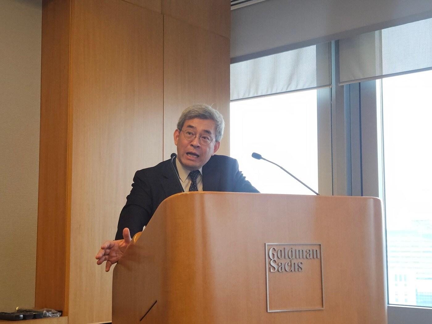 본문 이미지 - 권구훈 골드만삭스 아시아 담당 선임 이코노미스트가 6일 골드만삭스 서울지점에서 열린 내년 한국 거시경제 전망 기자간담회에서 경제 분석 및 전망을 발표하고 있다. 2023.12.6/뉴스1 ⓒ News1 문혜원 기자