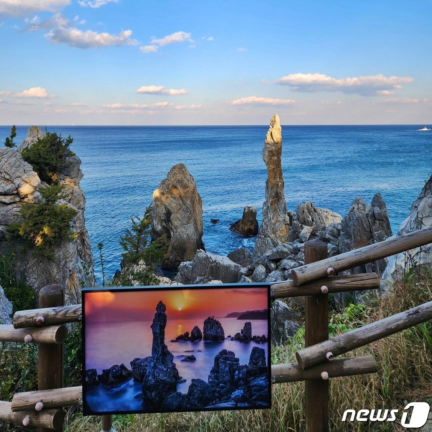 본문 이미지 - 동해시 추암해변 일출갤러리.(동해시 제공) 2023.12.6/뉴스1