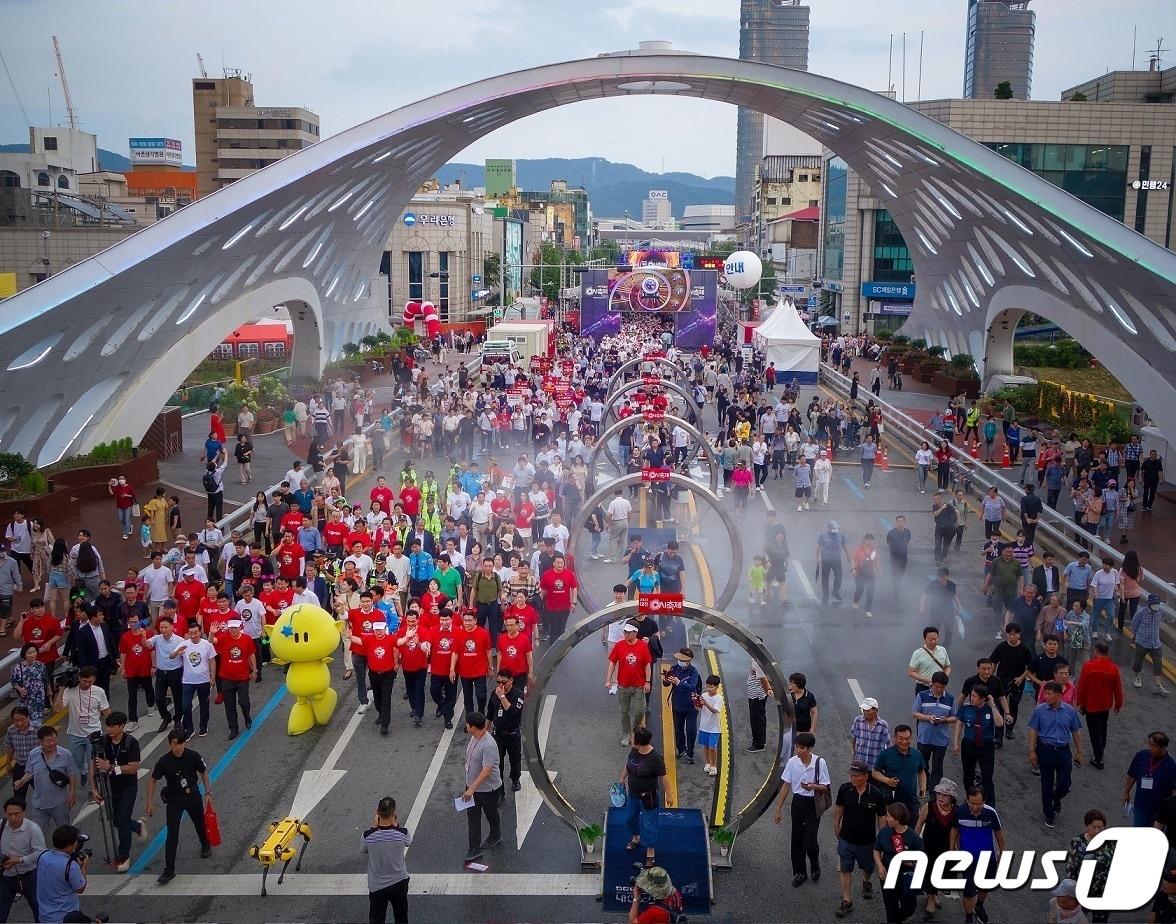 본문 이미지 - 0시축제 모습./뉴스1 ⓒ News1 김기태 기자
