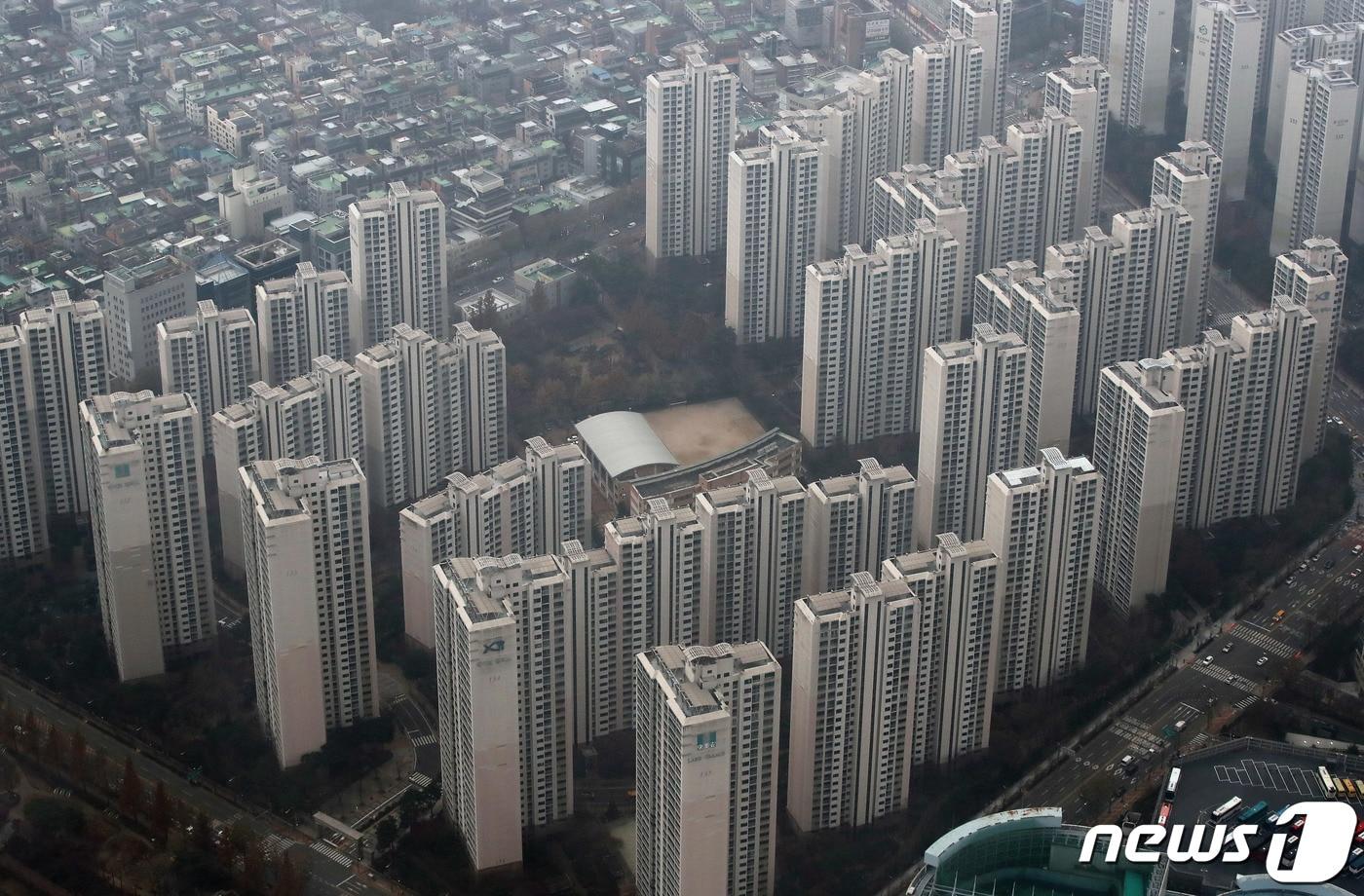 서울 송파구 롯데월드타워 서울스카이에서 바라본 아파트단지. 2023.12.6/뉴스1 ⓒ News1 박세연 기자