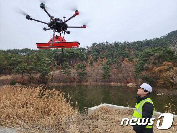 본문 이미지 - 한국농어촌공사 전북지역본부가 최근 장심도 지하투과레이더와 열화상 드론을 구입했다.(전북지역본부 제공)/뉴스1