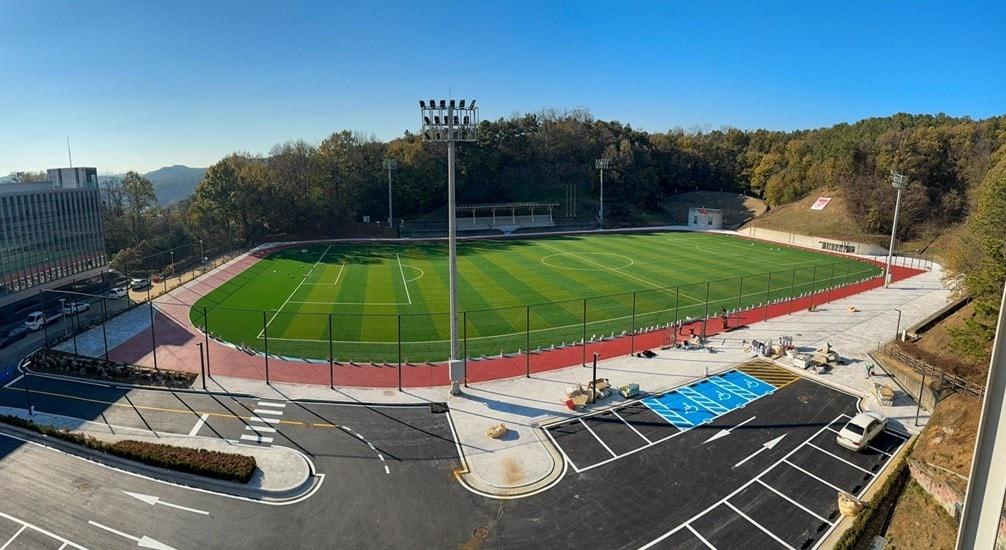 본문 이미지 - 6일 준공된 고려대 세종캠퍼스 대운동장 전경. (고려대 세종캠퍼스 제공0 / 뉴스1