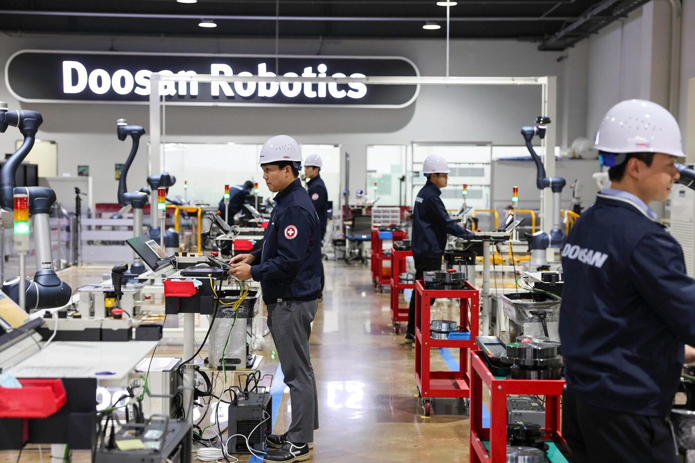 두산로보틱스 수원공장 1층 내부 전경(두산로보틱스 제공).