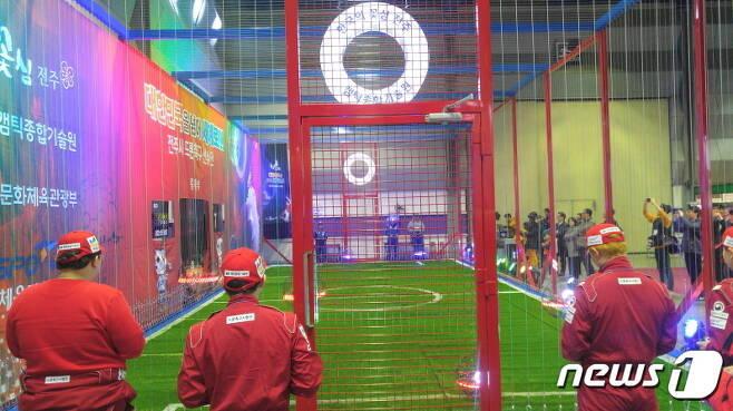 본문 이미지 - 드론 축구 경기 모습( 캠틱종합기술원 제공)ⓒ 뉴스1