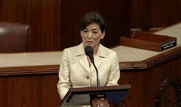 본문 이미지 - 한국계인 영김 연방 하원의원(공화·캘리포니아)이 6일(현지시간) 하원 본회의에서 한국의 '김치의 날' 지정을 지지하는 결의안을 소개하고 있다. 사진은 하원 본회의 영상 캡처.