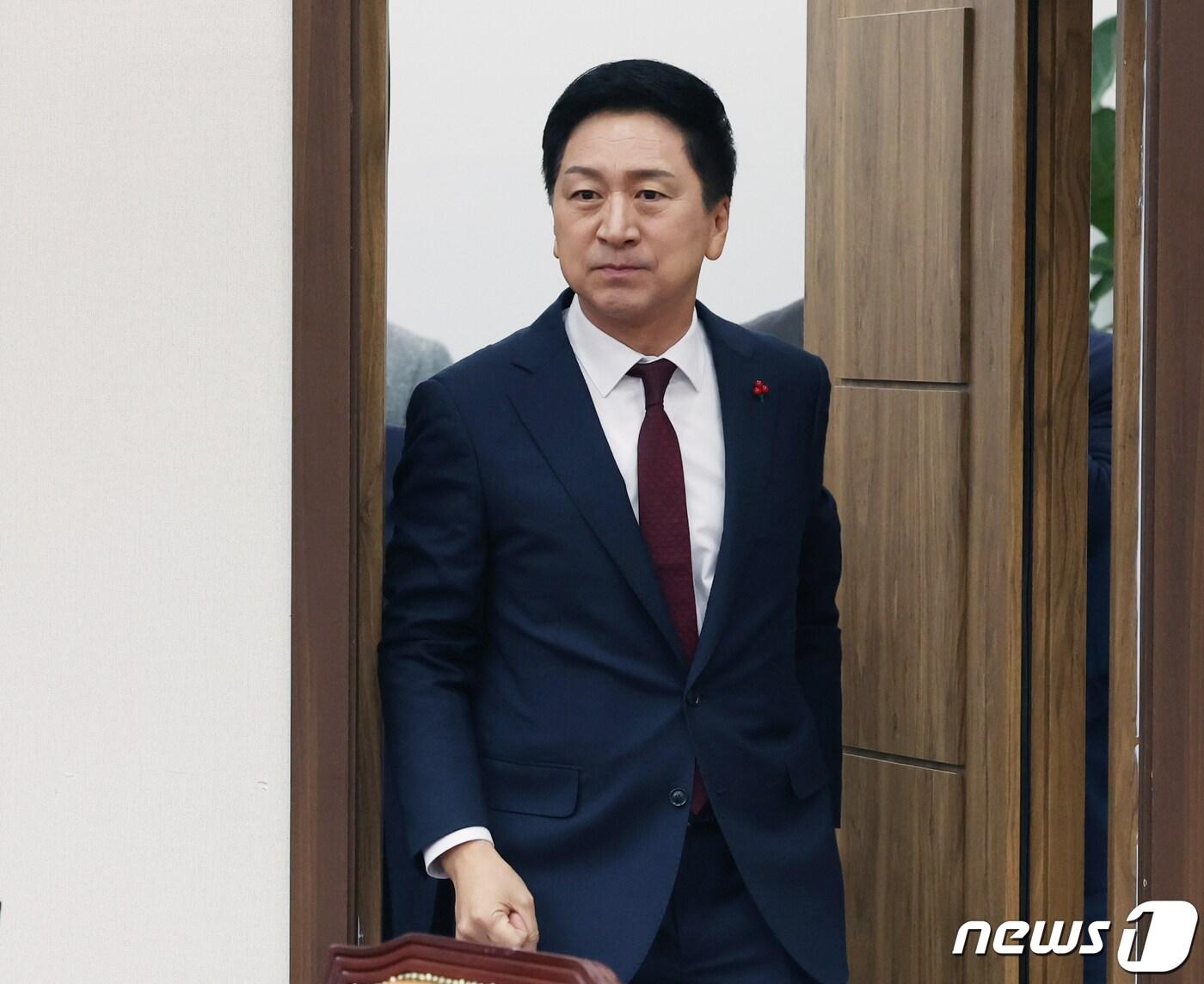 본문 이미지 - 김기현 국민의힘 대표가 7일 서울 여의도 국회에서 열린 최고위원회의에 참석하고 있다. 2023.12.7/뉴스1 ⓒ News1 송원영 기자