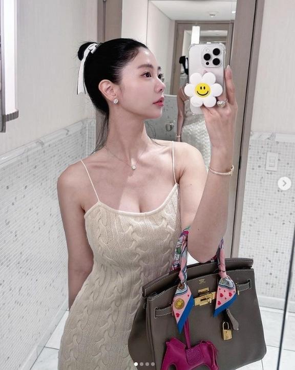 본문 이미지 - 배우 클라라 인스타그램 갈무리