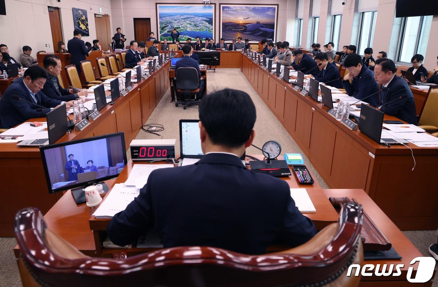 본문 이미지 - 7일 서울 여의도 국회에서 국토교통위원회 전체회의가 열리고 있다. 2023.12.7/뉴스1 ⓒ News1 송원영 기자