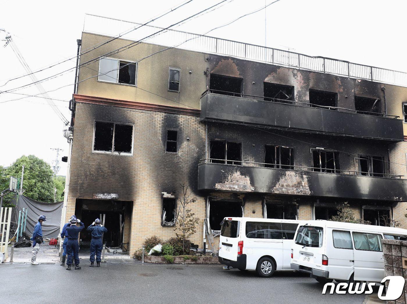 본문 이미지 - 일본 교토의 '교토애니메이션' 스튜디오 건물이 방화로 새까맣게 그을렸다. 이 사건으로 총 36명이 숨졌으며 검찰은 범인에게 사형을 구형했다. 2019.07.19 촬영/ ⓒ AFP=뉴스1 ⓒ News1 권진영 기자