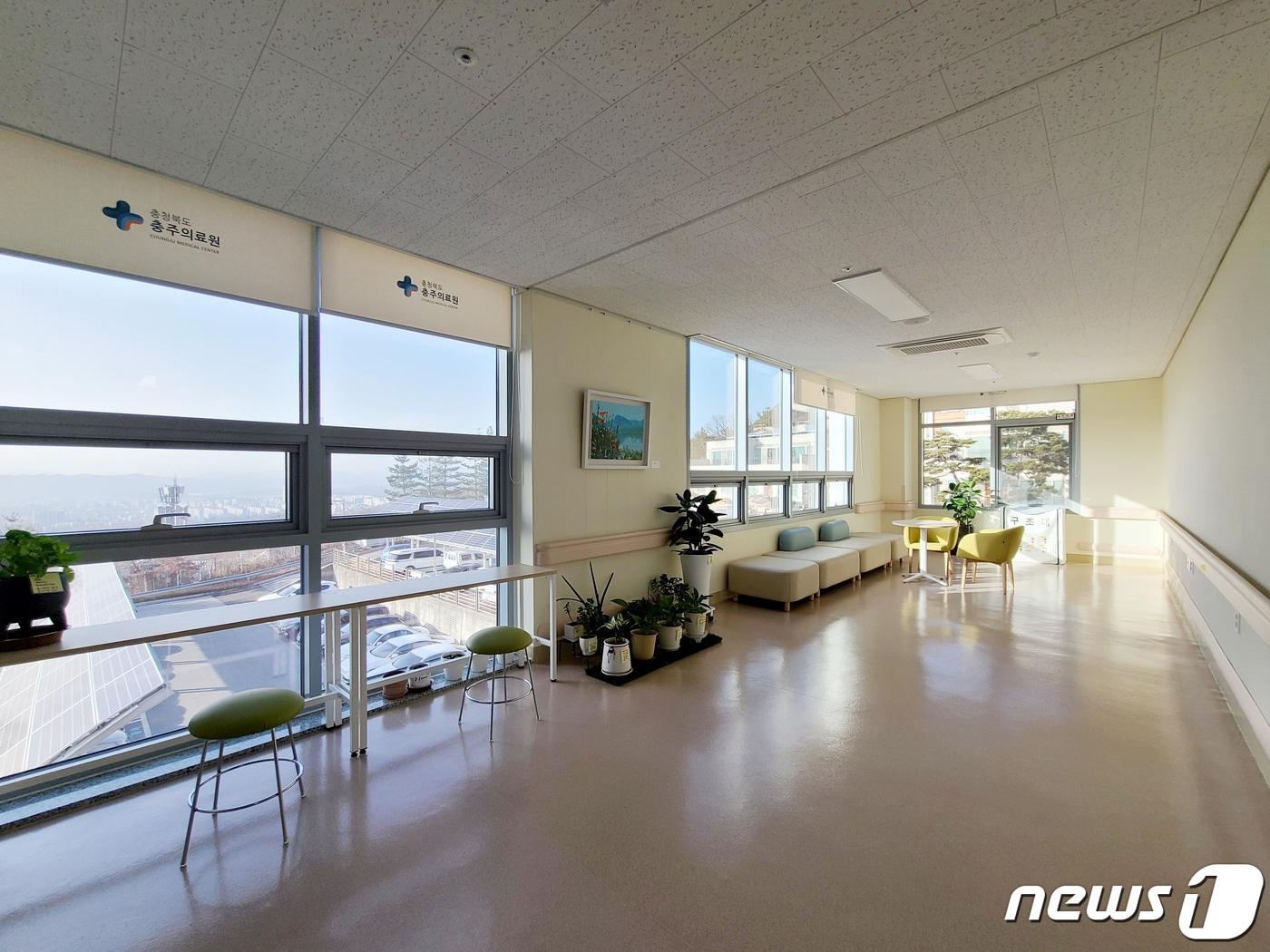 본문 이미지 -  7일 충북 충주의료원은 보건복지부 호스피스 전문기관으로 지정됐다고 밝혔다. 사진은 호스피스병동.(충주의료원 제공)2023.12.7/뉴스1