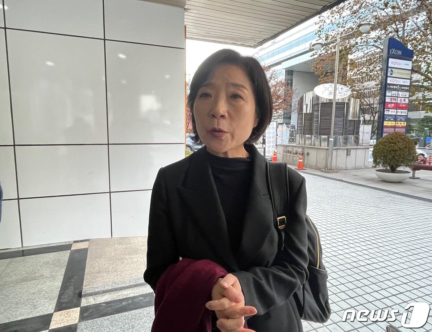 본문 이미지 - 오영주 중소벤처기업부 장관 후보자가 8일 인사청문 준비 사무실로 출근하고 있다. ⓒ News1 김형준 기자