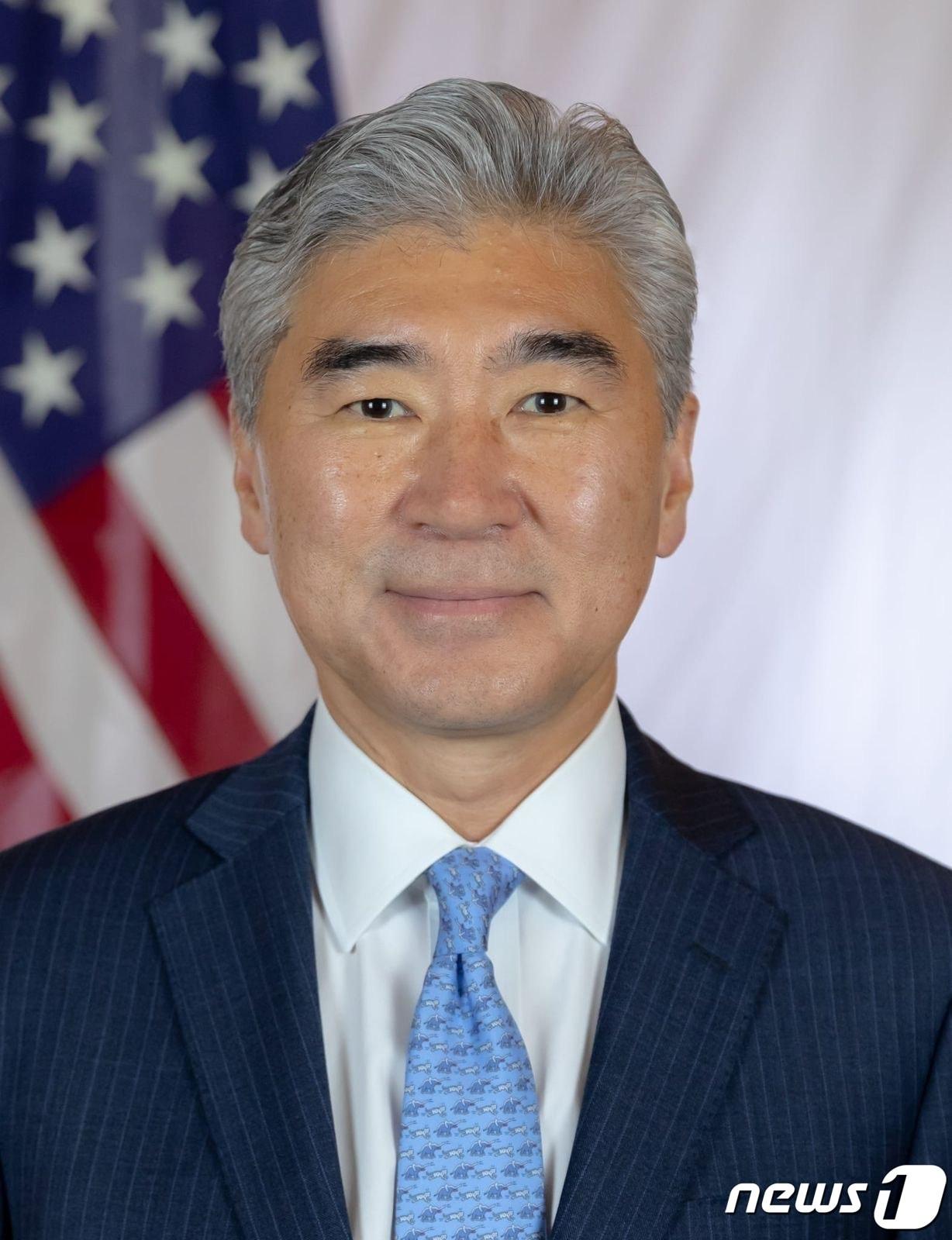 본문 이미지 - 현대자동차는 불확실한 글로벌 경영환경에 대한 예측력을 강화하고 지속가능한 성과 창출 기반을 마련하고자 성 김 전 대사를 자문역으로 위촉한다고 8일 밝혔다. (현대자동차 제공) 2023.12.8/뉴스1