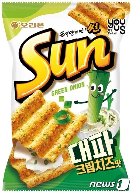 본문 이미지 - GS25가 오리온과 공동개발해 단독 출시한 '유어스 썬 대파크림치즈맛'(GS리테일 제공)