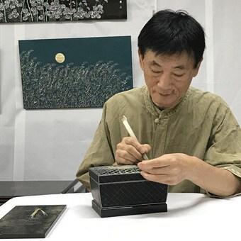 본문 이미지 - 국가무형문화재 '나전장' 보유자 박재성씨. (문화재청 제공) 