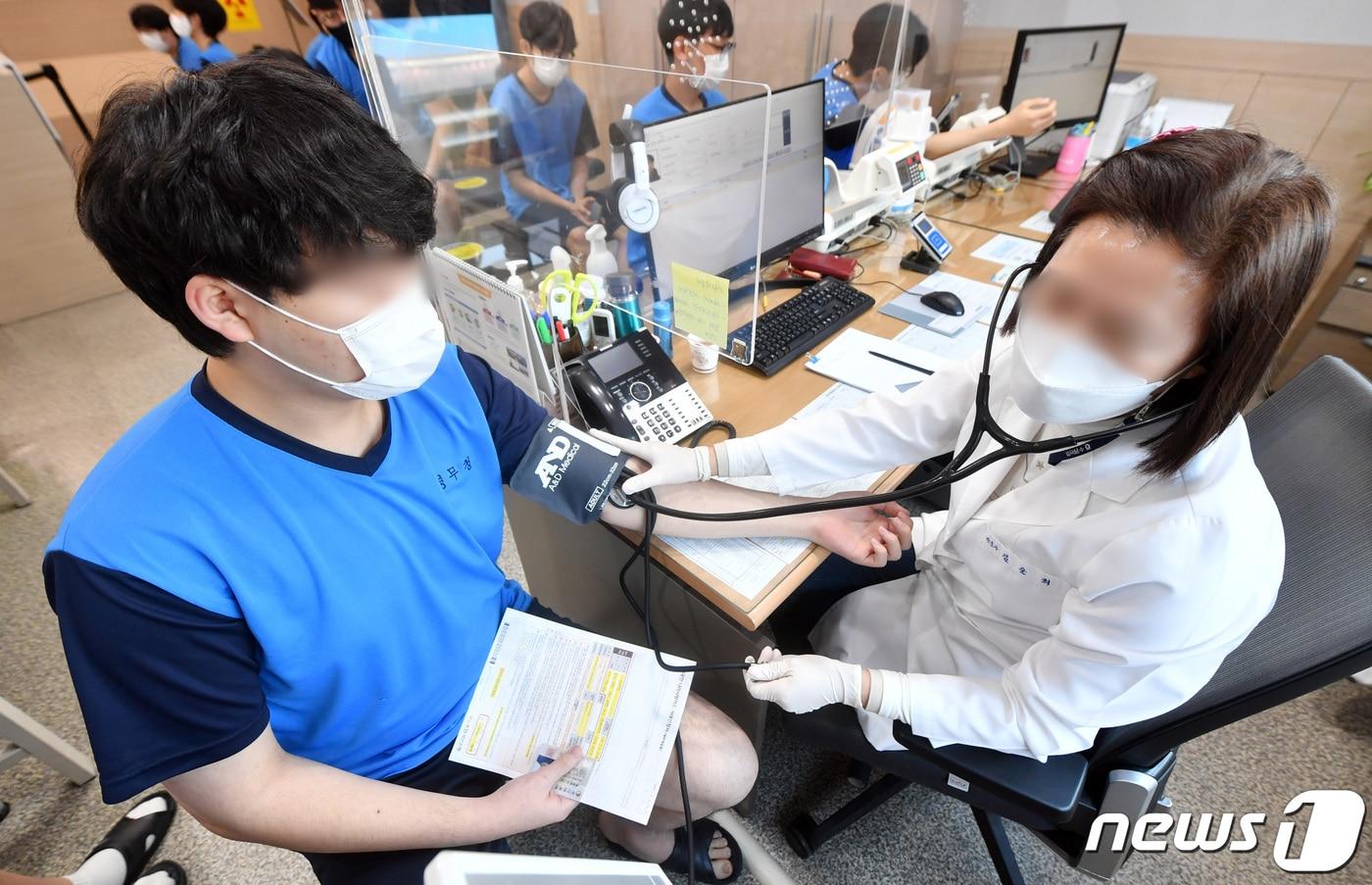 본문 이미지 - 병역판정검사. (공동취재) 2023.2.1/뉴스1 ⓒ News1 김영운 기자