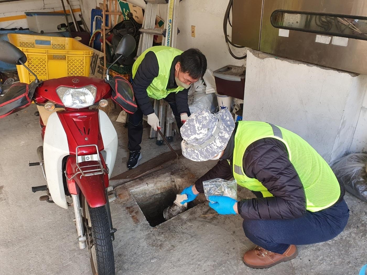 본문 이미지 - 서울 종로구 방역기동반 작업 모습. (종로구)