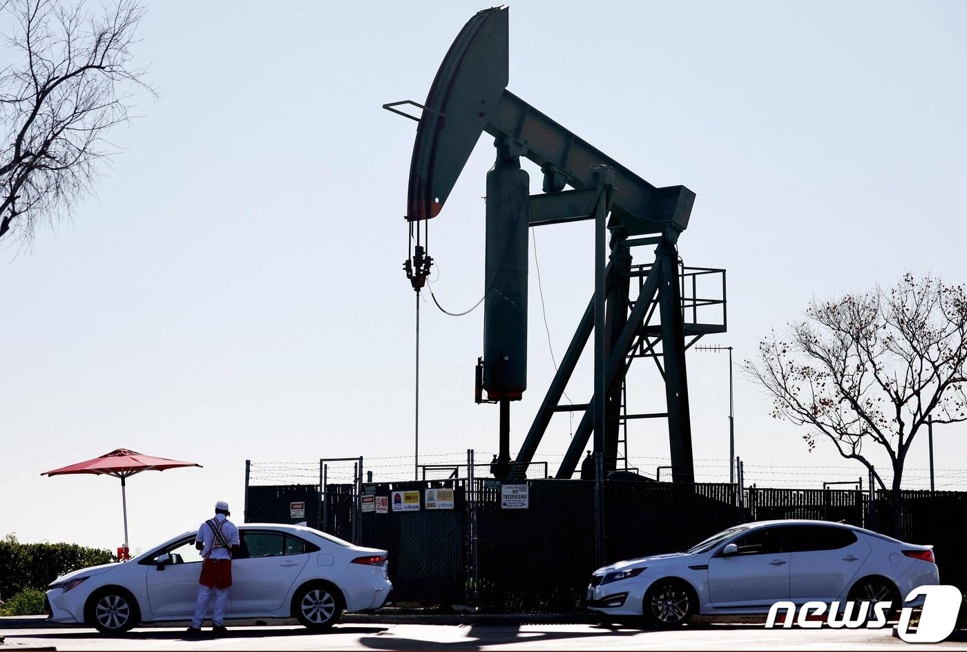 9일(현지시간) 미국 캘리포니아주 시그널힐에서 석유 시추 시설이 가동되고 있다. <자료사진>2023.2.9. ⓒ AFP=뉴스1 ⓒ News1 김성식 기자