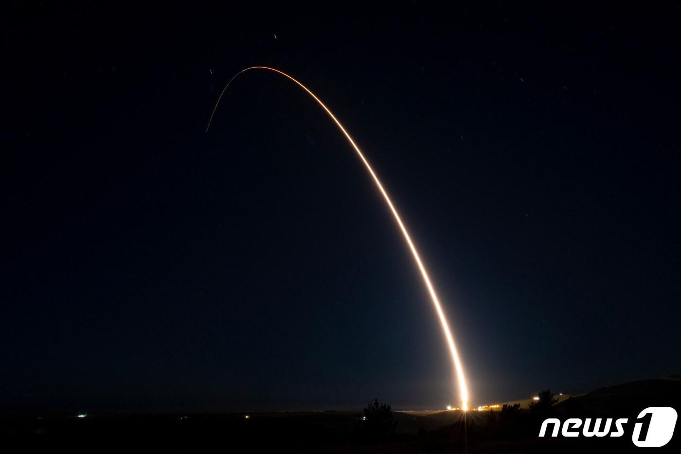 미 공군 지구권타격사령부는 지난 9일 대륙간탄도미사일(ICBM)인 '미니트맨 3'를 시험발사했다고 10일 밝혔다. 사진은 미 국방부 제공.