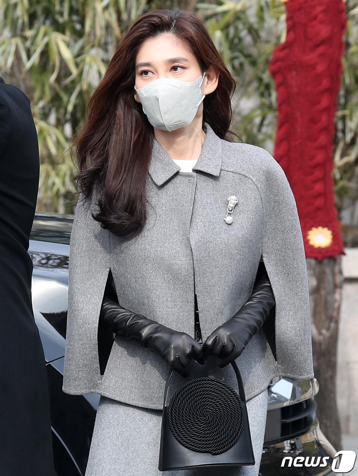 본문 이미지 - 이부진 호텔신라 사장이 11일 오후 서울 중구 정동제일교회에서 열린 정몽규 HDC그룹 회장의 장남 정준선 카이스트 교수의 결혼식에 참석하고 있다. 2023.2.11/뉴스1 ⓒ News1 민경석 기자