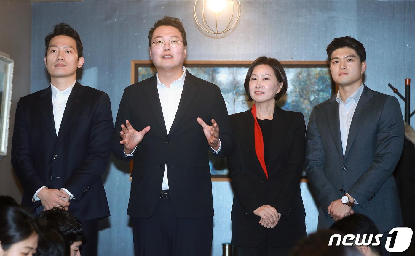 친이준석계 국민의힘 3·8전당대회 후보들이 12일 서울 여의도 한 식당에서 취재진과 오찬간담회를 열고 발언하고 있다. 왼쪽부터 이기인 청년최고위원 후보, 천하람 당대표 후보, 허은아, 김용태 최고위원 후보. (공동취재) 2023.2.12/뉴스1 ⓒ News1 유승관 기자