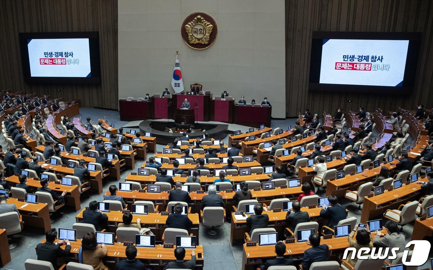 본문 이미지 - 박홍근 더불어민주당 원내대표가 13일 오전 서울 여의도 국회에서 열린 제403회 국회(임시회) 제5차 본회의에서 교섭단체 대표연설을 하고 있다. 2023.2.13/뉴스1 ⓒ News1 이재명 기자