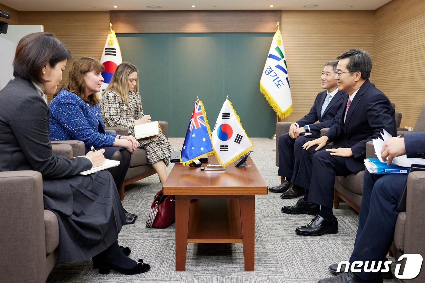 본문 이미지 - 김동연 경기도지사는14일 자신의 페이스북에 올린 글에서 "경기도는 미래먹거리를 위한 세계 각국과의 협력에 최선을 다하겠다"고 밝혔다.(경기도 제공)