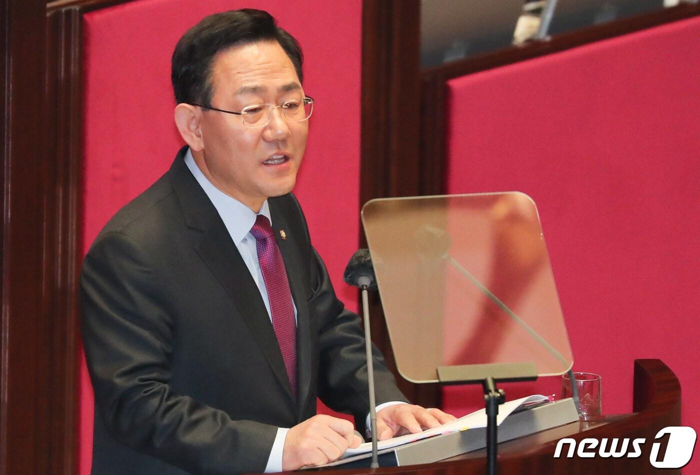 본문 이미지 - 주호영 국민의힘 원내대표가 14일 서울 여의도 국회에서 열린 본회의에서 교섭단체 대표연설을 하고 있다. 2022.2.14/뉴스1 ⓒ News1 허경 기자