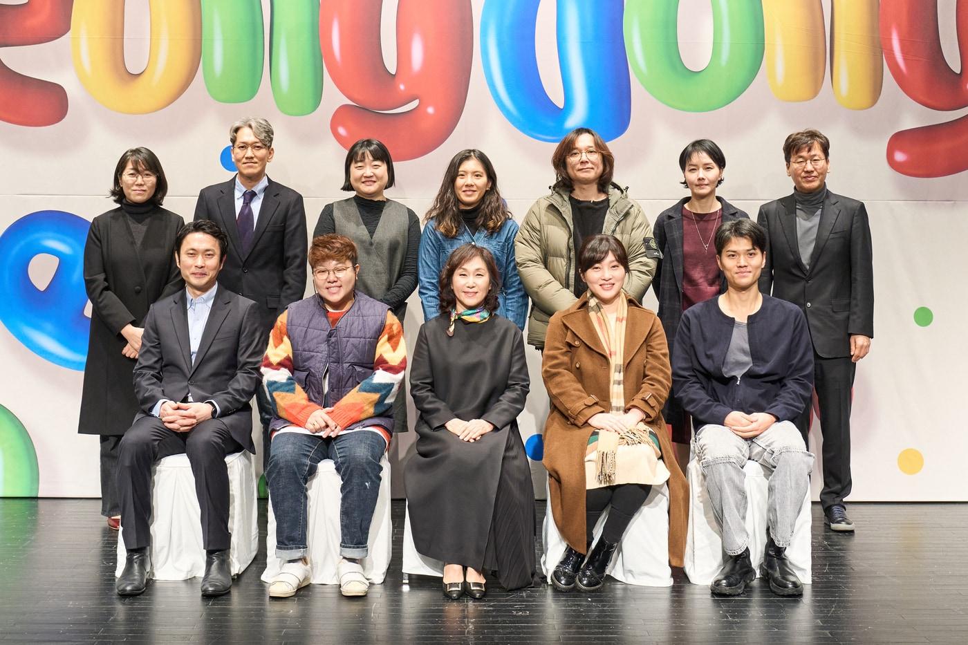 본문 이미지 - 국립정동극장 '2023 정동시즌' 발표 기자간담회. 앞줄 가운데가 정성숙 대표. (국립정동극장 제공)  