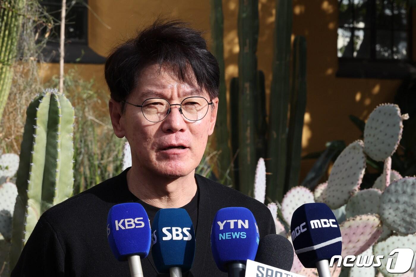 본문 이미지 - 2023 월드베이스볼클래식(WBC)에 출전하는 이강철 대한민국 대표팀 감독이 14일(현지시간) 미국 애리조나주 투손 웨스트워드 룩 윈덤 그랜드 리조트앤 스파 대표팀 숙소에서 인터뷰를 하고 있다. 이날 소집된 대표팀은 오는 15일 훈련을 시작한다. 2023.2.15/뉴스1 ⓒ News1 황기선 기자