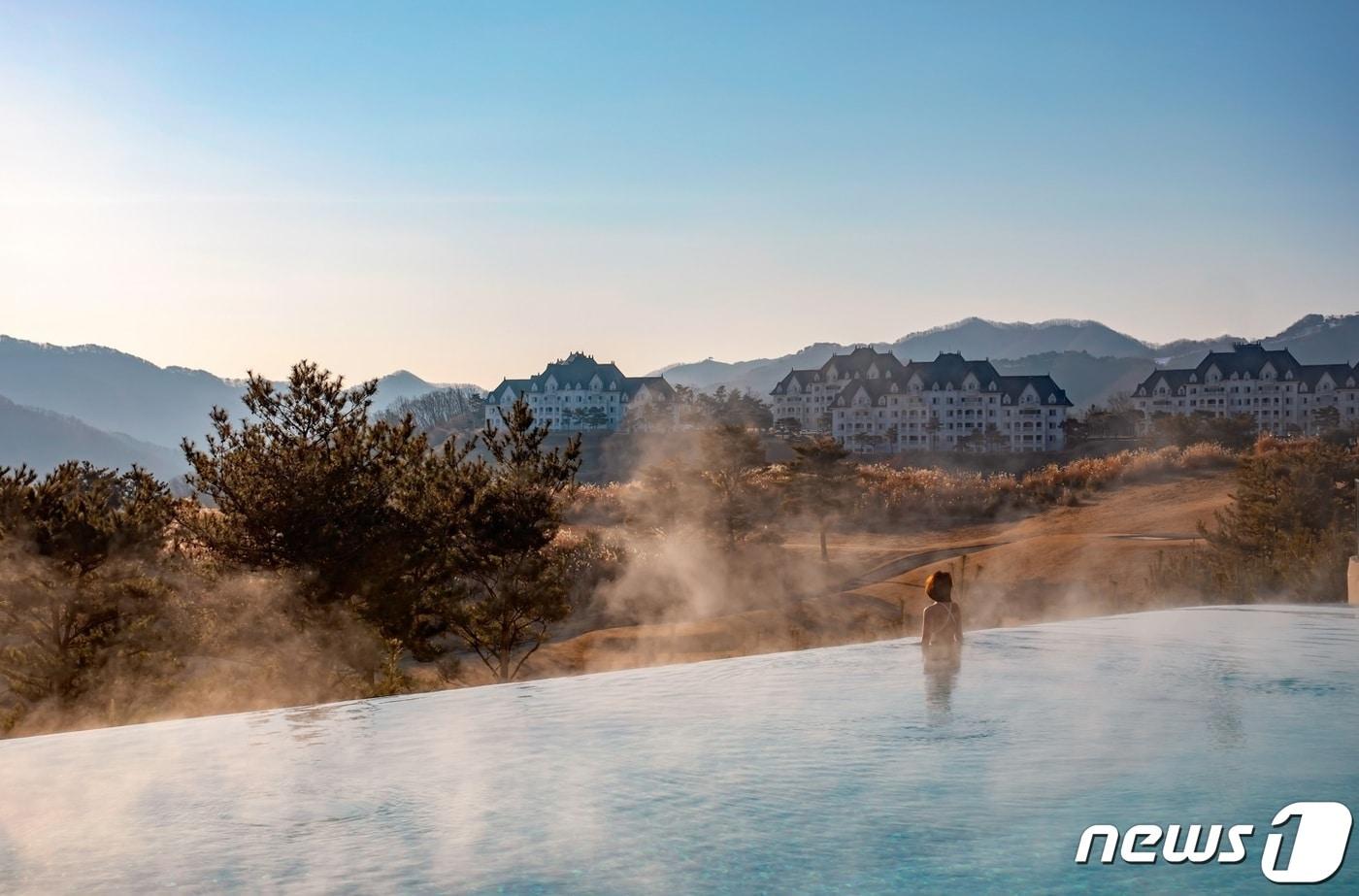 소노펠리체 빌리지 비발디파크의 인피니티풀(대명소노그룹 제공)