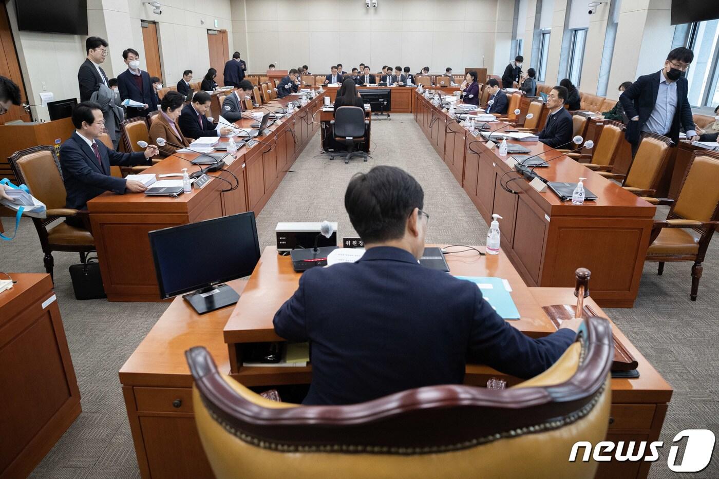 본문 이미지 - 15일 오전 서울 여의도 국회에서 기획재정위원회 경제재정소위원회가 열리고 있다. 2023.2.15/뉴스1 ⓒ News1 이재명 기자