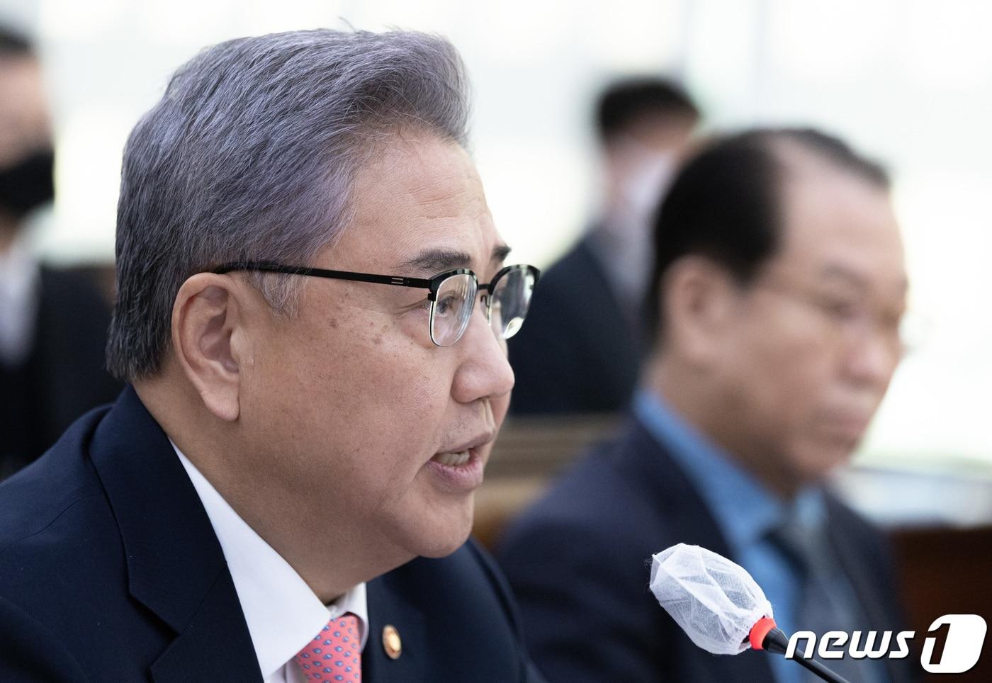 본문 이미지 - 박진 외교부 장관이 15일 국회 외교통일위원회 전체회의에서 질문에 답변하고 있다. 2023.2.15/뉴스1 ⓒ News1 이재명 기자