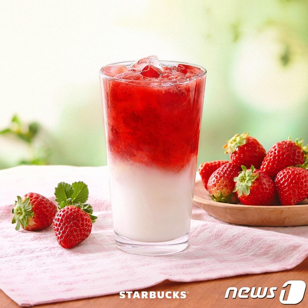 본문 이미지 - '봄 딸기 라떼'.(스타벅스 제공)