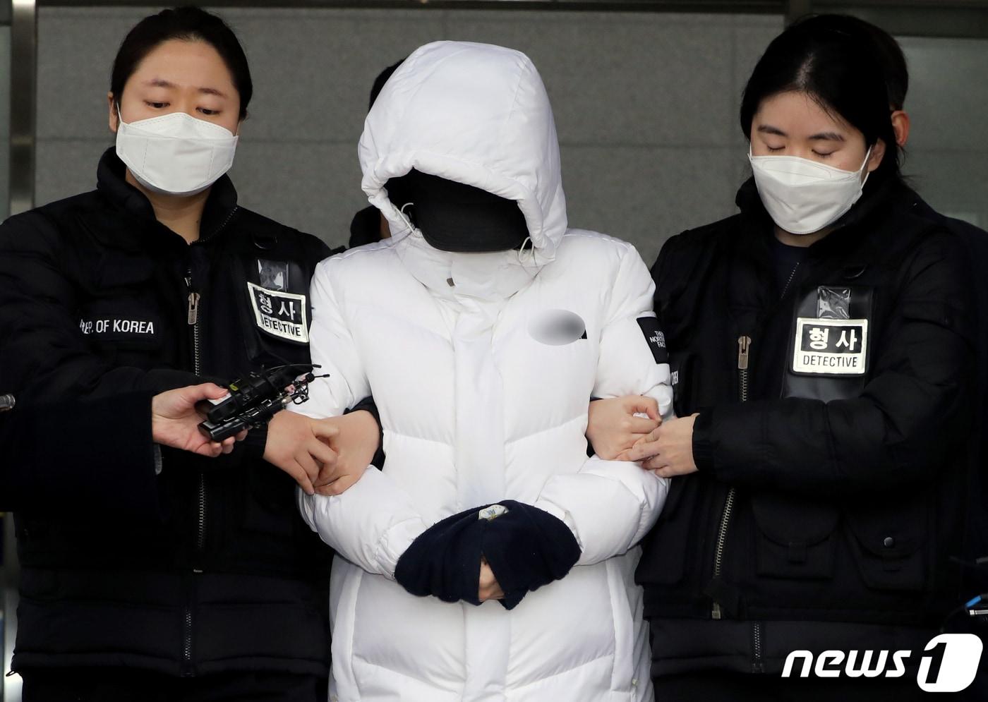 초등학교 5학년 아들을 학대해 숨지게 한 계모 A씨(42)/뉴스1 ⓒ News1 정진욱 기자