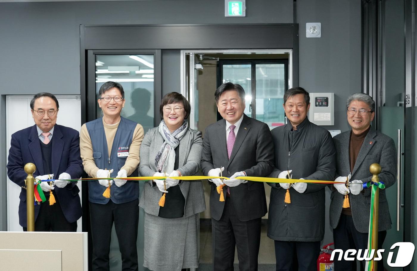 제주특별자치도는 16일 '혼디쉼팡 연동센터' 개소식을 열고 본격적인 운영을 시작했다고 밝혔다.(제주도청 제공)/뉴스1 